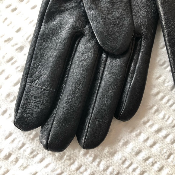 π Michael Kors Leather Tech Gloves - Picture 8 of 8